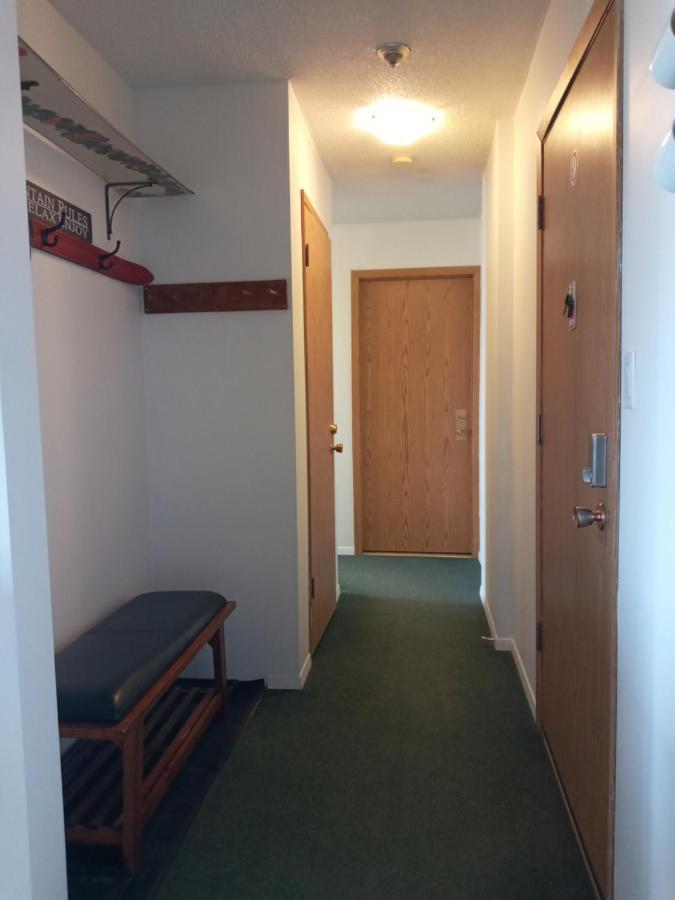 Village Center 2 Bedroom Condo Big White Exteriör bild